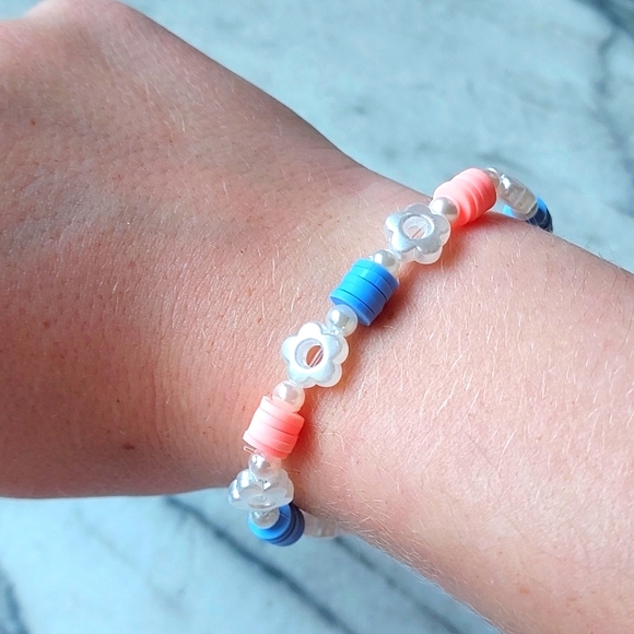 🌸Flower clay bead bracelet🌸 - Picture 4 of 4